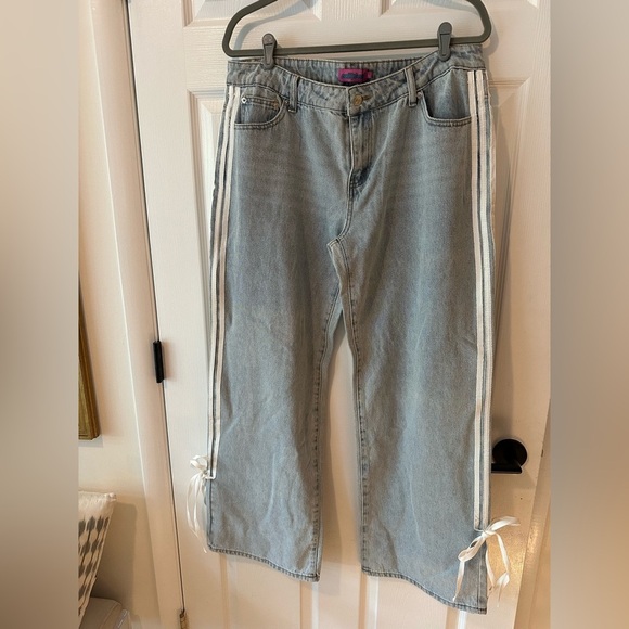 EDIKTED Light Wash Low Rise Ribbon Jeans Baggy Leg Loose Fit NWT size XL - Picture 4 of 7